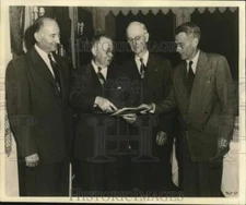 1952 Press Photo D.M. Strickland confers with National Clay Pipe officers in LA