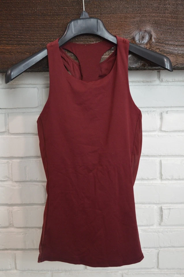 Бюстгальтер Lululemon размер 4 спортивный бордовый в горошек сетчатый бак полка хорошее состояние б/у - Изображение 2 из 4