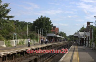FOTO LEATHERHEAD STATION LOOKING NORTH 2017