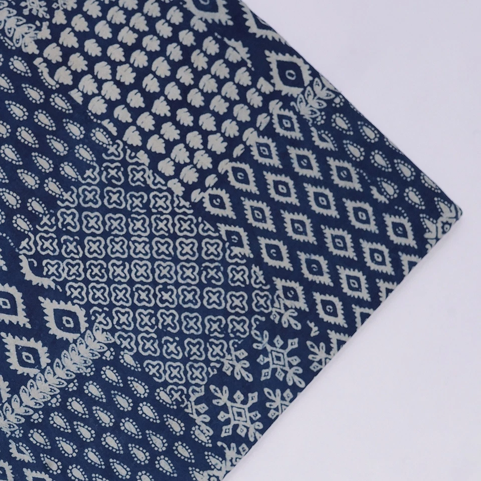 Tela suave de algodón Jaipuri Dabu con estampado floral en bloque de mano indio de 5 yardas Foto 2 de 4