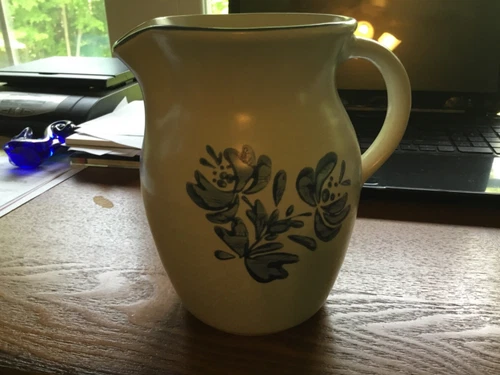 Pfaltzgraff Yorktowne 32 oz Milk Water Pitcher 6 1/2" Tall Stoneware