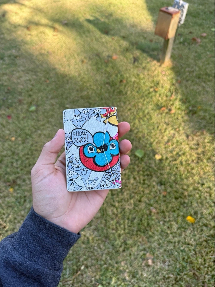 Cartera organizadora de bolsillo Louis Vuitton Comics para hombre de 2023 coleccionable. ¡¡NUEVO!!! Foto 3 de 4