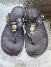 Minnetonka Women's Size 8 Black Leather