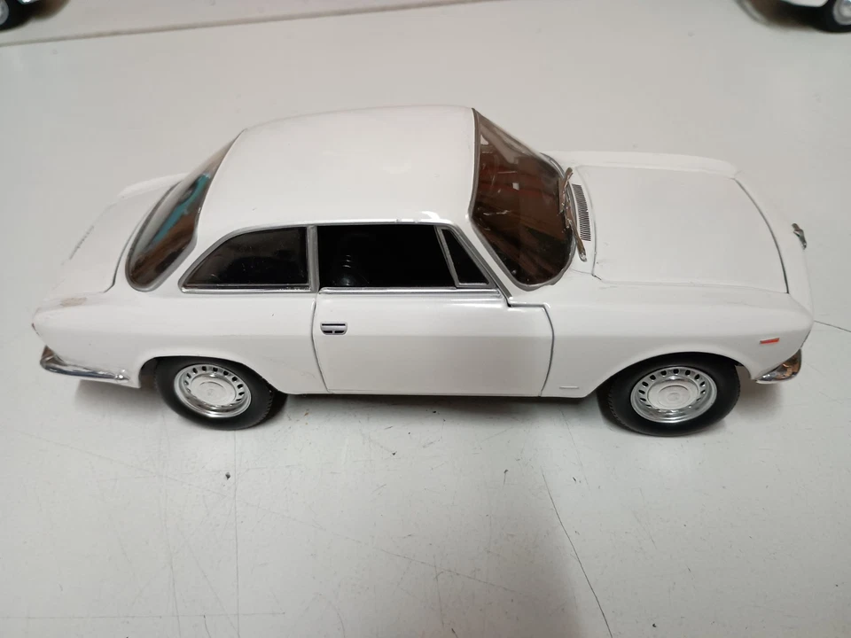 Lotto auto  scala 1/24 - Immagine 3 di 4