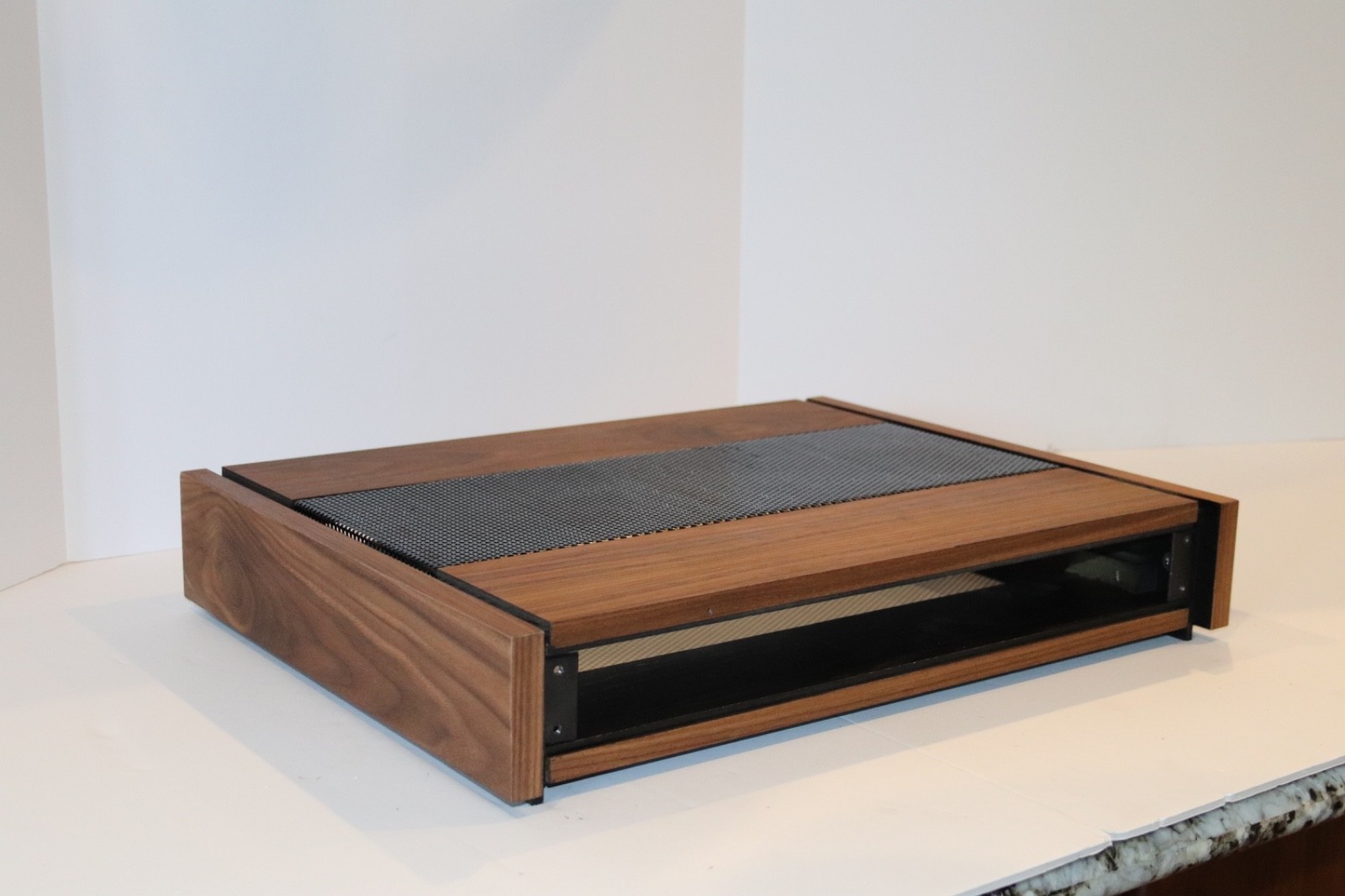 NEW CROWN SYLE RACK CABINET   1 RACK SPACE FITS SL1 , PL1 , FM2 , FM3 AND OTHERS