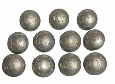 Lot De 380 Boutons Anciens - Marques Paris Mode, Haute Nouveauté, Etc. - Neuf (vintage)