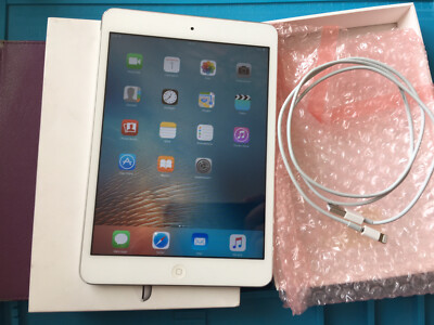 Apple iPad Mini 1st Generation A1432 Wi-Fi 16GB Great Vintage For Collecting