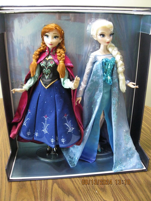 Frozen 10th Anniv Anna and Elsa LE .doll setNRFB  Excellent condition Beautiful