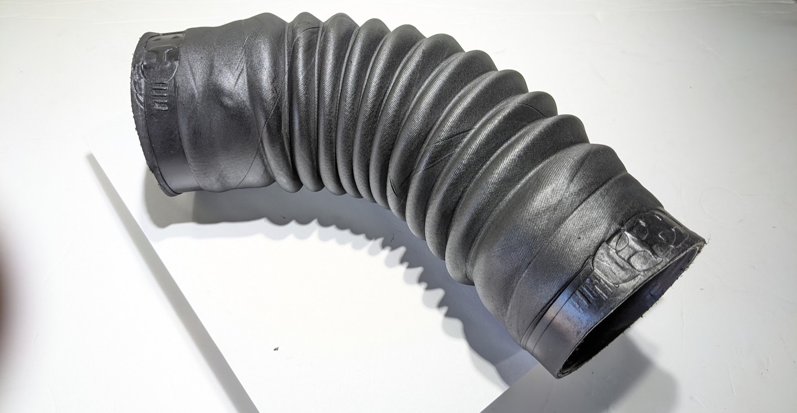 Ferrari 308 AIR HOSE PIPE FROM AIR FLOW METER TO THROTTLE BODY 118310