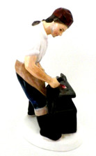 ROYAL DOULTON FIGURINE - BLACKSMITH OF WILLIAMSBURG HN 2240
