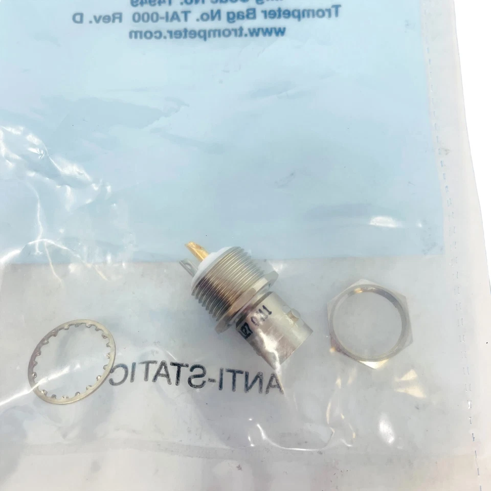 Trompeter Electronics TEI1494U27 BNC Bulkhead Straight Jack RF Coaxial Connector - Image 4 of 4