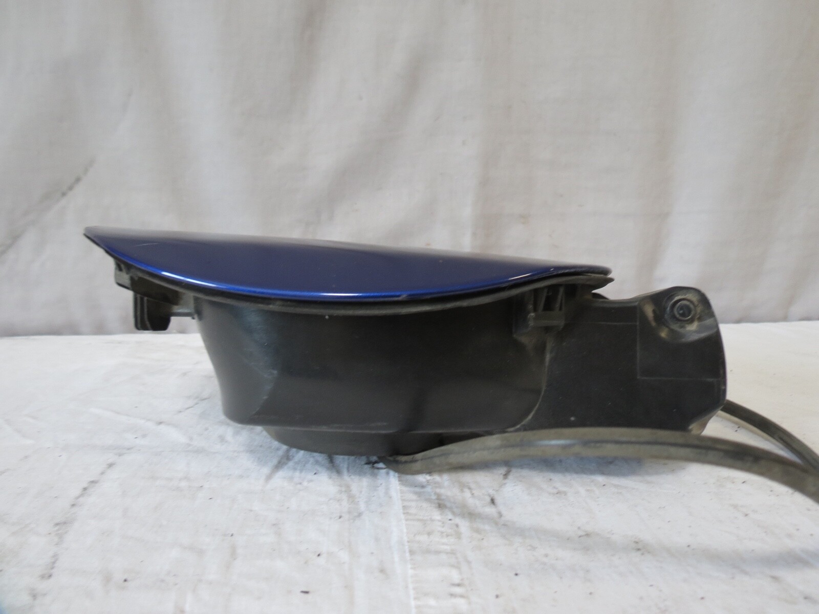 ✅ 14-22 MASERATI GHIBLI Fuel Tank Filler DOOR LID Pocket FLAP Cover Blue OEM