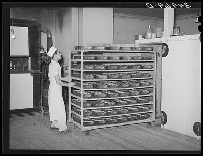 Photo:San Angelo Texas 1939 Bakery Bread Rolls Rising Compartment Worker