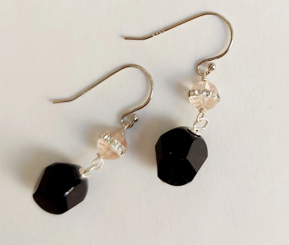 Orecchini pendenti in argento 925 con cristallo nero cristallo rosa con strass  - Immagine 2 di 4