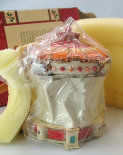 New Enesco Winter Wonders YULETIDE CAROUSEL 1988 #559350 NIB NRFB NOS Vintage - Picture 4 of 9
