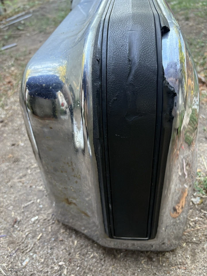 Parachoques delantero cromado de un Buick Lesabre 1978 desgaste normal Foto 4 de 4