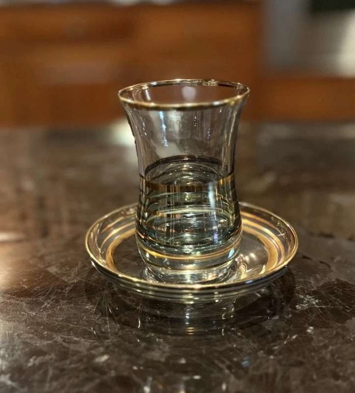 Juego de té turco - 6 vasos y 6 platillos Pasabahce borde dorado Foto 2 de 4