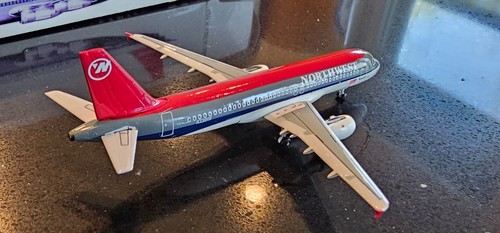 Aeroclassics Northwest Airlines A320-211 1:400 ACN338NW KLM / Northwest N338NW - Picture 7 of 8