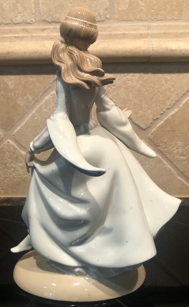 Lladro Figure #4828 CINDERELLA'S LOST SLIPPER *Retired* | eBay