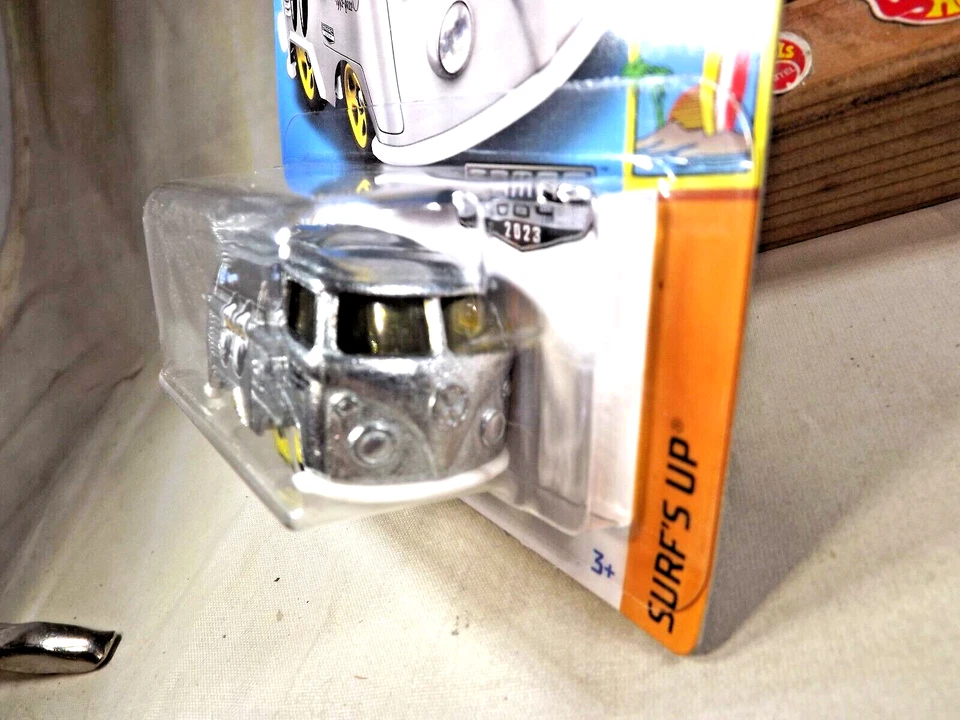 Hot Wheels Walmart #4 Zamac #49 Surf's Up-Moon Eyes 2023 2/5 KOOL KOMBI Zamac Foto 4 de 4