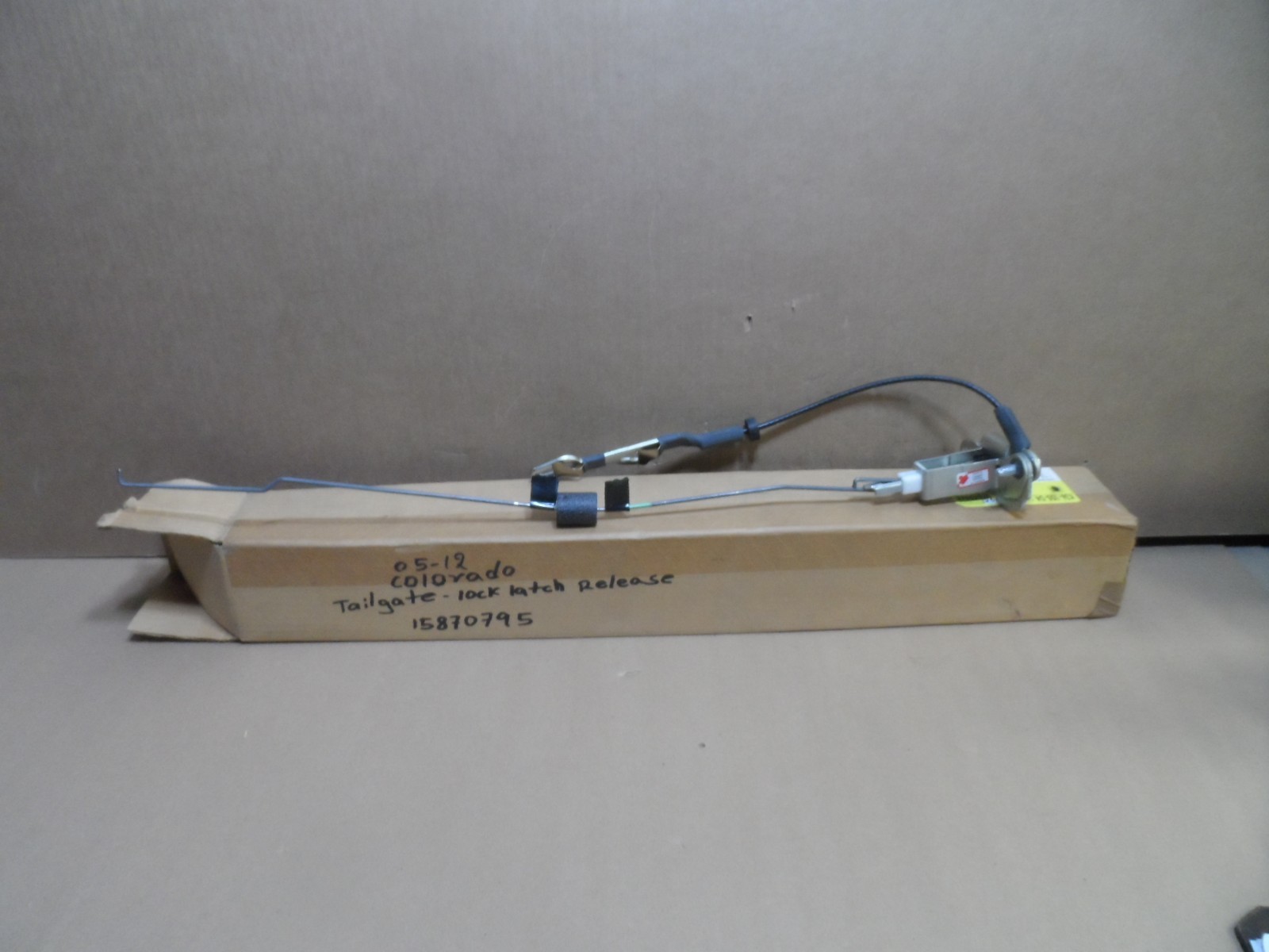 05 06 07 08 09 10 11 12 Colorado Tailgate  Actuator Latch Release  GM 15870795