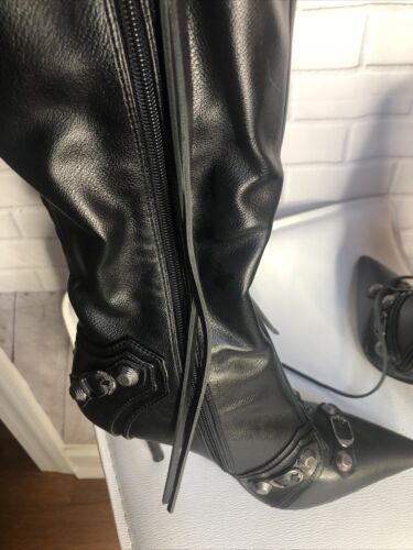 Botas negras puntiagudas hasta la rodilla cierre cremallera 4" tacones 9 borlas y plateadas - Imagen 12 de 21