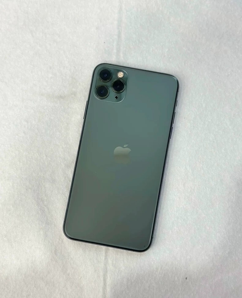 95%N ew Apple iPhone 11 Pro Max-64GB/256 GB-Various colours