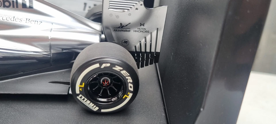 McLaren Mercedes MP4-29 K.Magnussen 2014 GP de Australia 3º 1:18 Foto 3 de 4