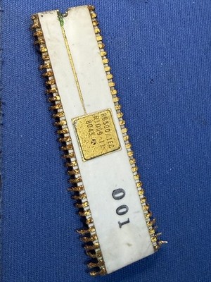 R6500/1EC ROCKWELL 6500J D/C 8043 64-PIN CERAMIC IC CPU DAMAGED VINTAGE PULL UOS