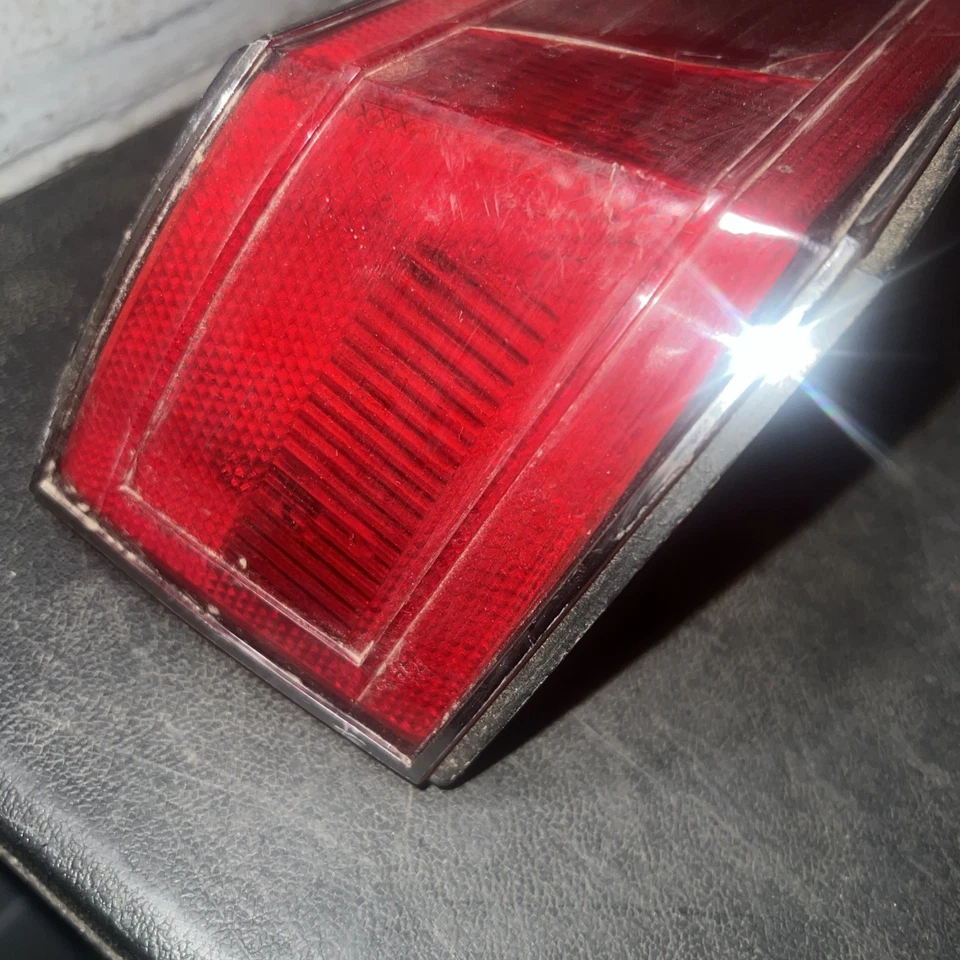 Dodge Diplomat Plymouth Gran Fury MoPar 1980-1989 lente de lámpara trasera izquierda - tiene grieta Foto 2 de 4