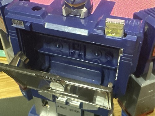 Soundwave 1983 Vintage G1 Transformers Action Figure - Picture 11 of 13