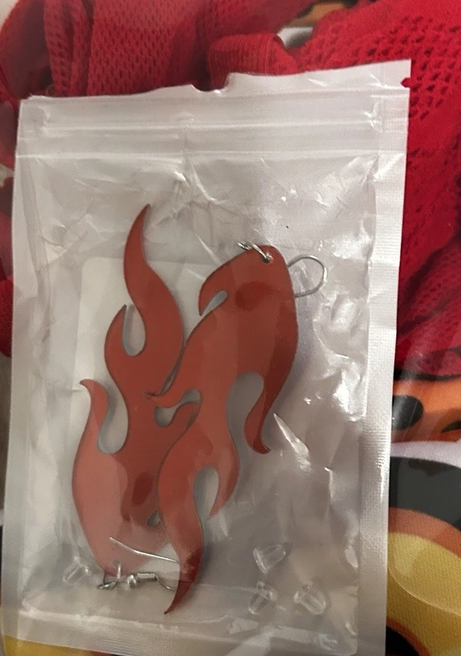 Disfraz de Halloween Cheetos Flamin’ Hot con medias y pendientes para mujer extra pequeño Foto 2 de 2