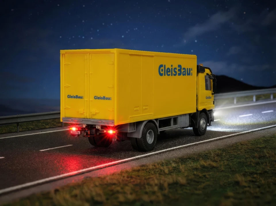Viessmann 8117 MB ACTROS 2-Axle Truck Box Car, GleisBau, New 2026 - Image 4 of 4