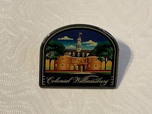 Colonial Williamsburg Lapel Pin Tourist Travel Souvenir 