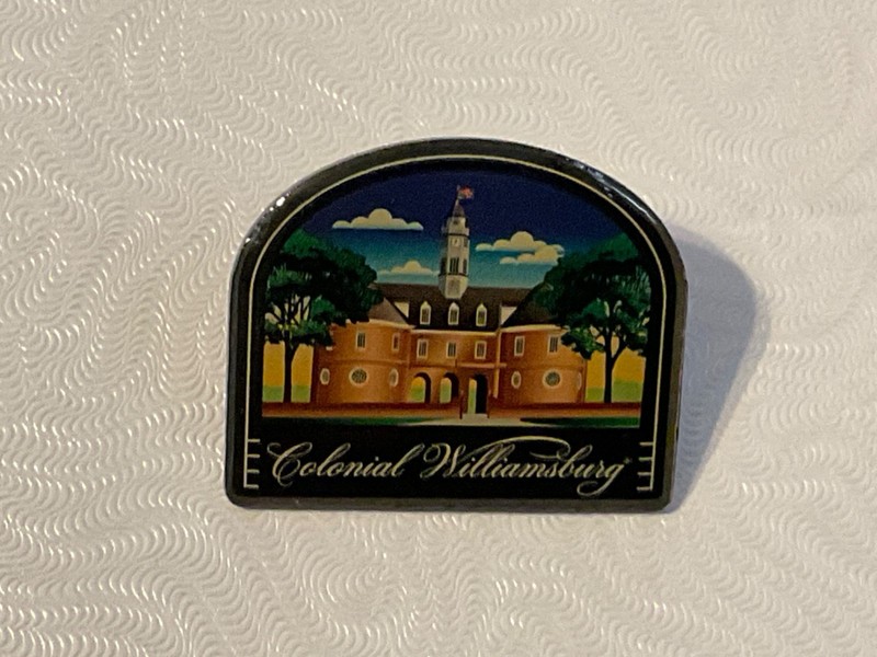 Colonial Williamsburg Lapel Pin Tourist Travel Souvenir 