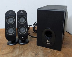 Logitech X-230 2.1 Surround Sound Gaming / PC Lautsprechersystem Subwoofer *funktioniert*