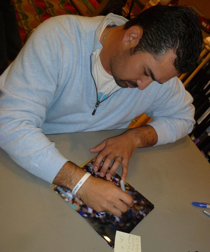 Бейсбольная фотография с автографом Адриана Гонсалеса «I Bleed Dodger Blue» 8x10 с сертификатом подлинности PSA/DNA - Изображение 3 из 4