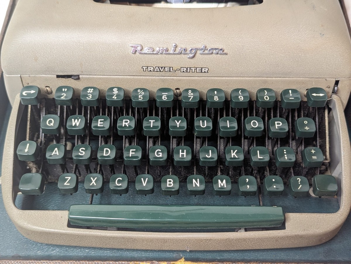Vintage Remington Portable Travel Riter Typewriter W/ Case