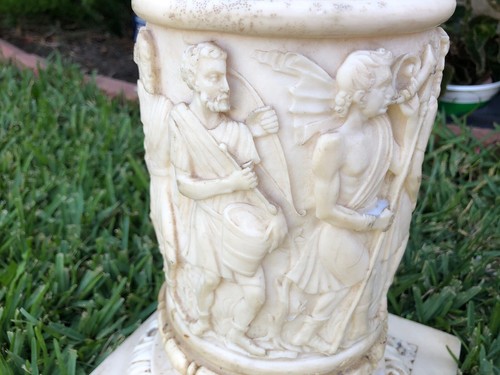 Vintage massive Harz Säule, Säule griechische geschnitzte Figuren 20" hoch - Bild 4 von 12