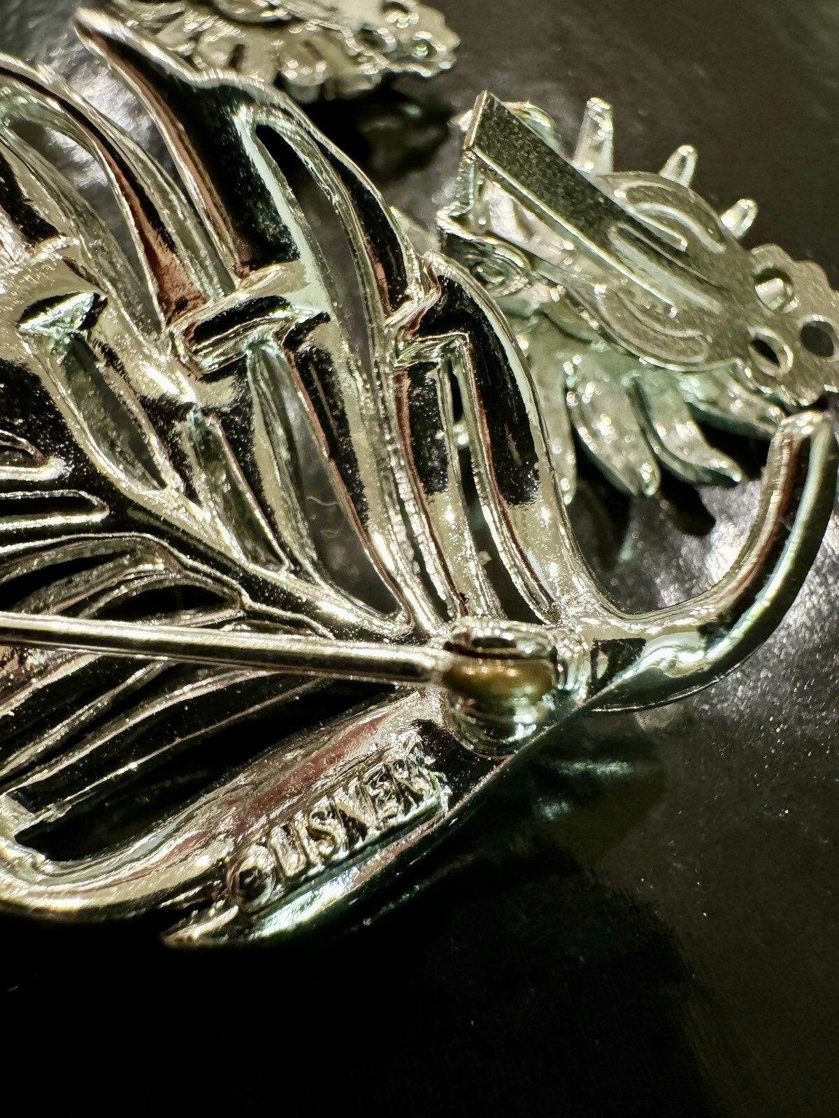 Vintage Lisner Signed Leaf Shape Silver Tone Broo… - image 6