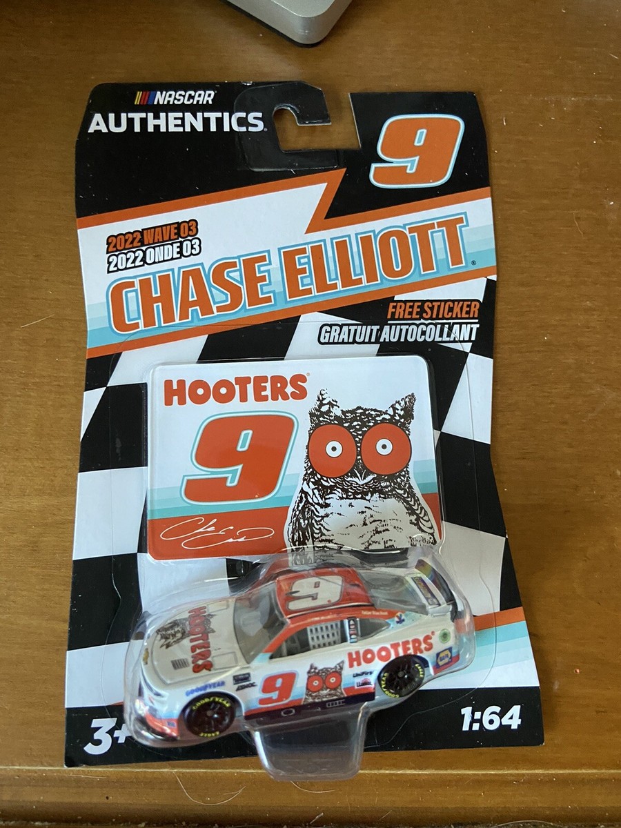 Chase Elliott #9 Hooters NASCAR Authentics Diecast Car 1/64