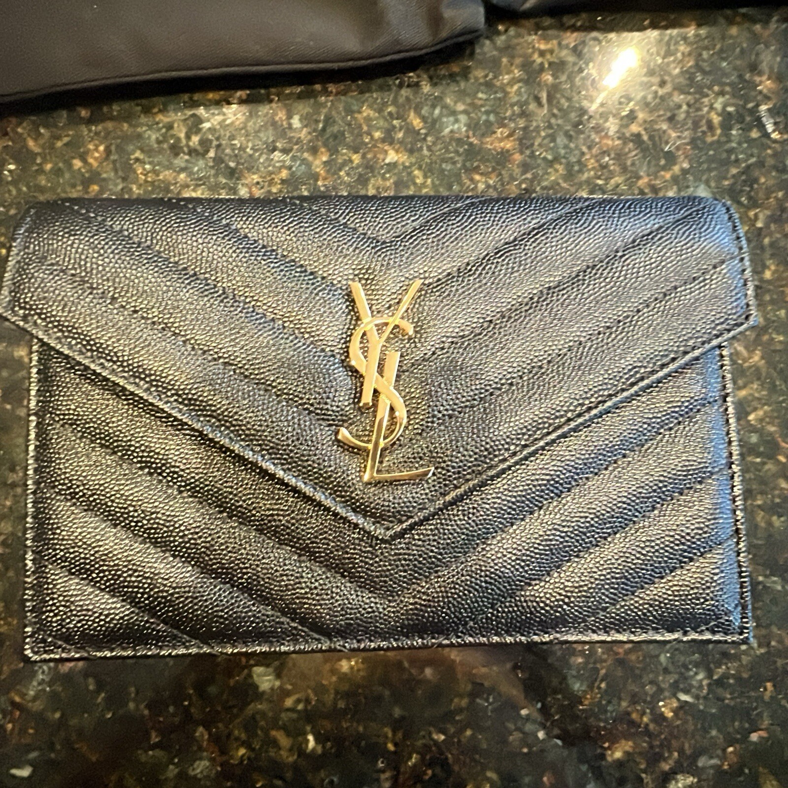 Borsa a tracolla Saint Laurent Loulou bronzo ferramenta piccola pelle nera