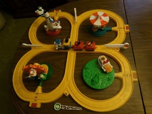 Vintage 1986  COMPLETE Playmates Disneyland Play Set (Train Does Not Run)