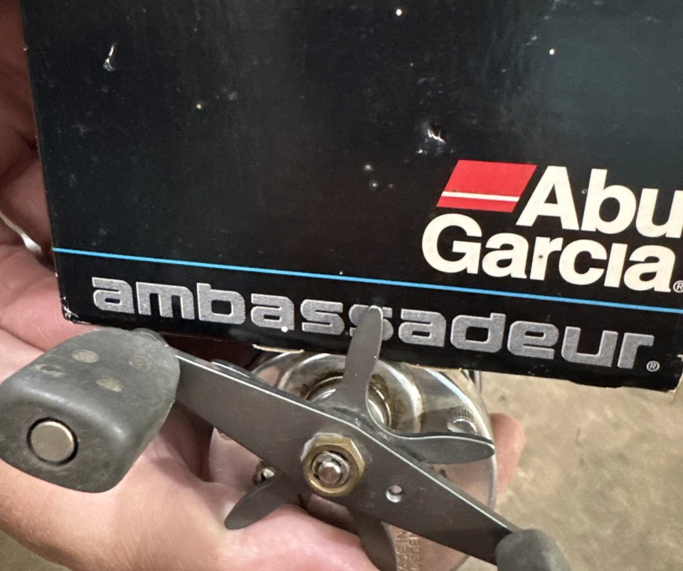 Carrete Abu Garcia falta perilla de mango Foto 2 de 4