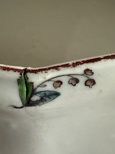 Antiguo plato de postre Chelsea en forma de corazón, con insectos y flores C 1750 - Imagen 18 de 19