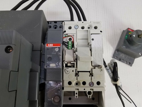 ABB SACE TMAX T3D 250 Disconnect w/ TMAX T1N 160 Molded Case 32A Circuit Breaker - Picture 9 of 9