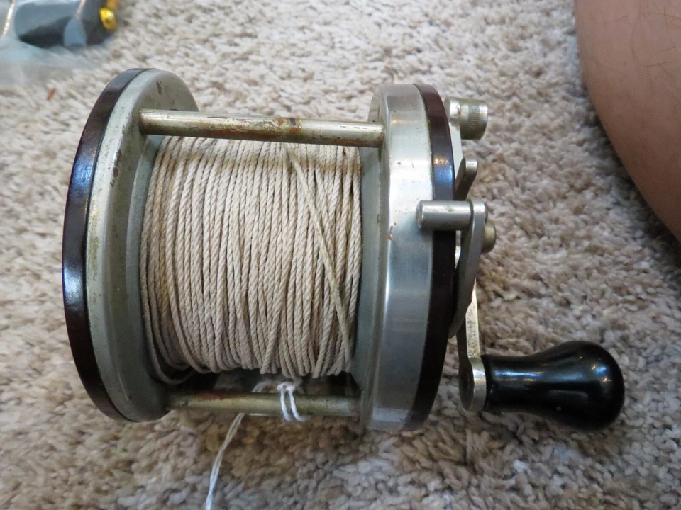 Carrete de pesca Ocean City Free Spool alemán plateado (lote #13948) Foto 3 de 4