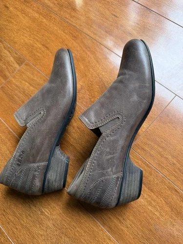 Taos Womens Shuffle Shoes Size 8 Leather Slip On Heeled Tan/brown Used