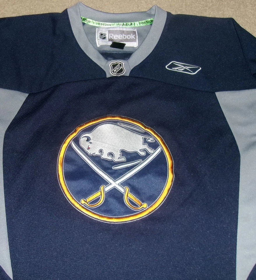 AUTÉNTICA CAMISETA DE PRÁCTICA COSIDA Reebok RYAN MILLER Buffalo Sabres Juvenil L/XL Foto 3 de 4