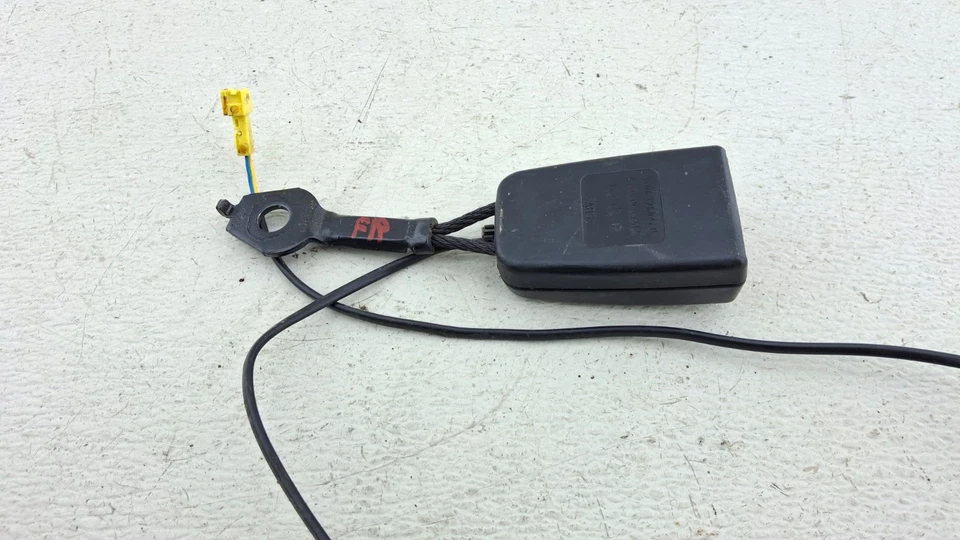 08-15 梅赛德斯 W204 C300 右前安全带安全带安全带扣 原始设备制造商 — 第 2/4 张图片